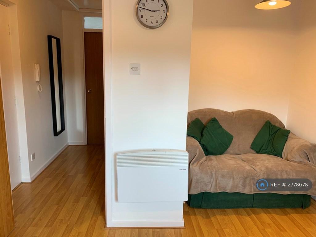 Living Room /Hall
