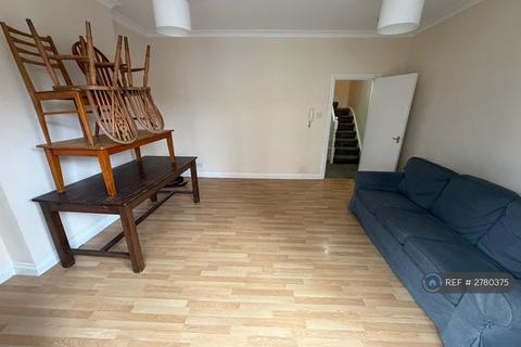 1 bedroom in a flat share to rent, Holloway Road, London, N19
