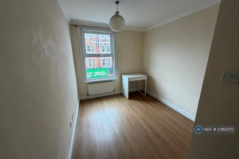 1 bedroom in a flat share to rent, Holloway Road, London, N19