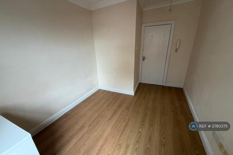 1 bedroom in a flat share to rent, Holloway Road, London, N19