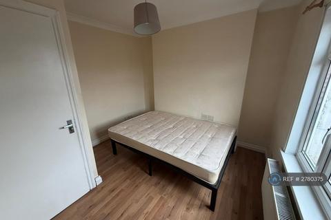 1 bedroom in a flat share to rent, Holloway Road, London, N19