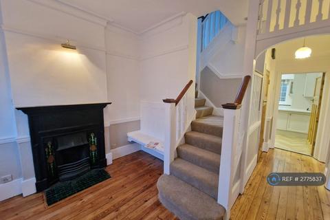 4 bedroom semi-detached house to rent, Elmwood Avenue, Harrow, HA3