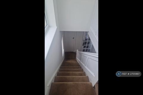 3 bedroom semi-detached house to rent, Yew Tree Drive, Blackburn, BB2