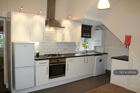 2 bedroom flat to rent, Coningham Road, London, W12
