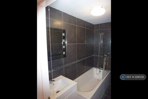 2 bedroom flat to rent, Coningham Road, London, W12