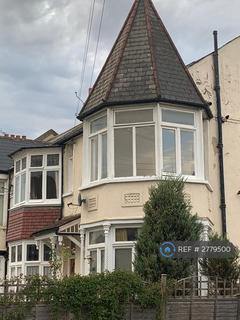 2 bedroom flat to rent, Fairmile Ave, London, SW16