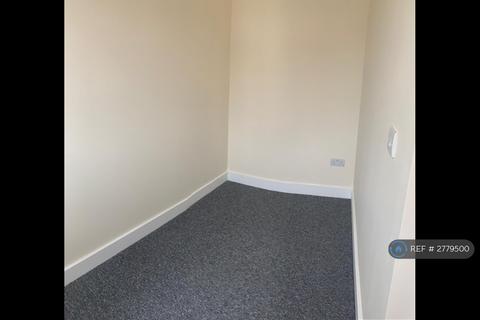 2 bedroom flat to rent, Fairmile Ave, London, SW16