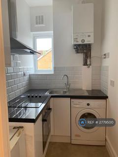 2 bedroom flat to rent, Fairmile Ave, London, SW16