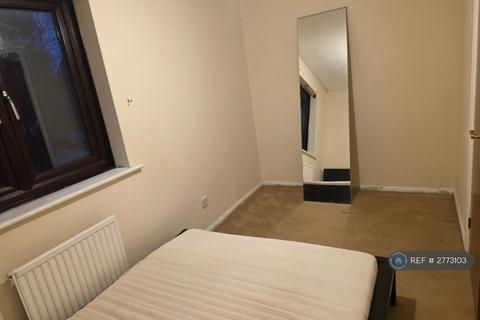 2 bedroom terraced house to rent, Hazelwood Park Close, Chigwell, IG7