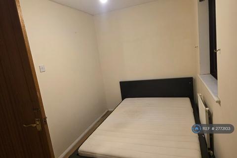 2 bedroom terraced house to rent, Hazelwood Park Close, Chigwell, IG7
