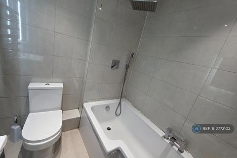 2 bedroom terraced house to rent, Hazelwood Park Close, Chigwell, IG7