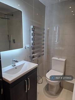 2 bedroom terraced house to rent, Hazelwood Park Close, Chigwell, IG7