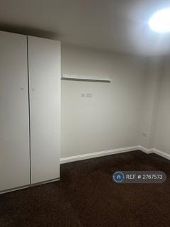 4 bedroom semi-detached house to rent, West Way, London, NW10