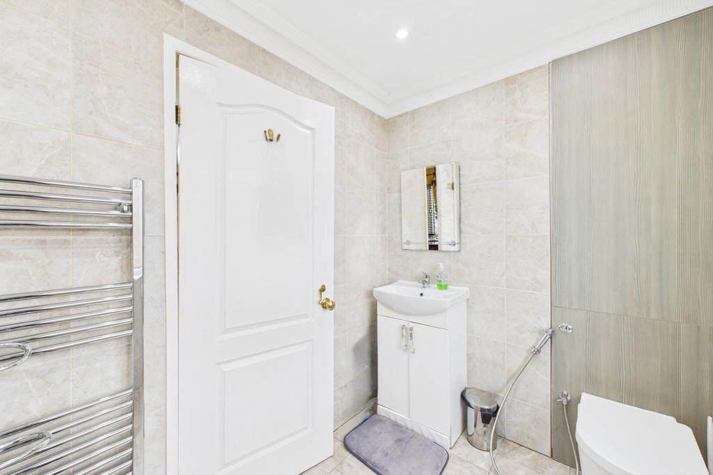 Bedroom 2 Ensuite