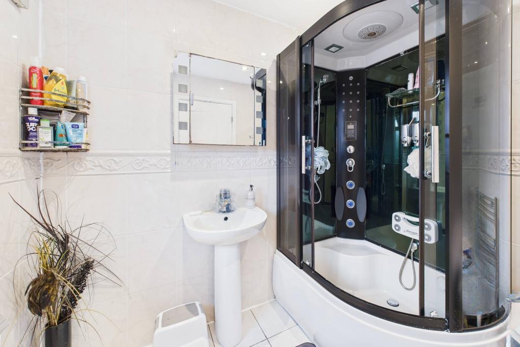 Bedroom 3 Ensuite