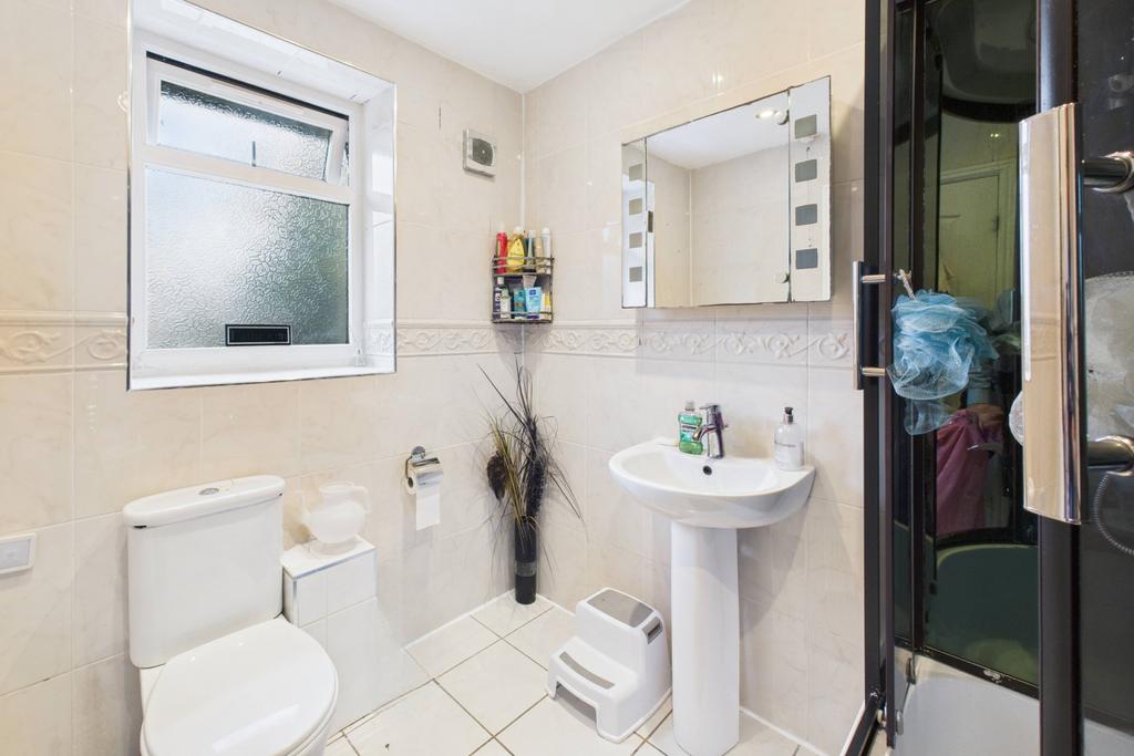 Bedroom 3 Ensuite