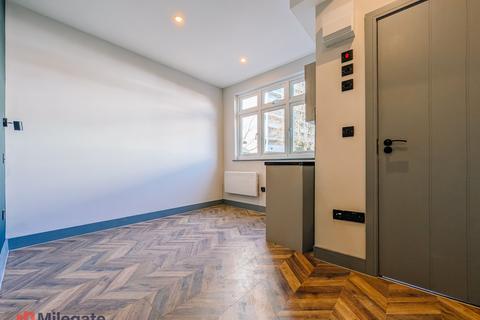 Studio to rent, Danesdale Road, London E9