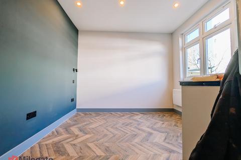Studio to rent, Danesdale Road, London E9