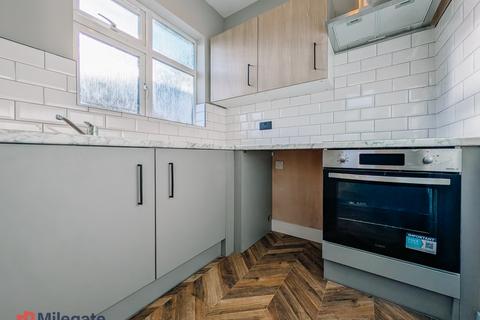 Studio to rent, Danesdale Road, London E9