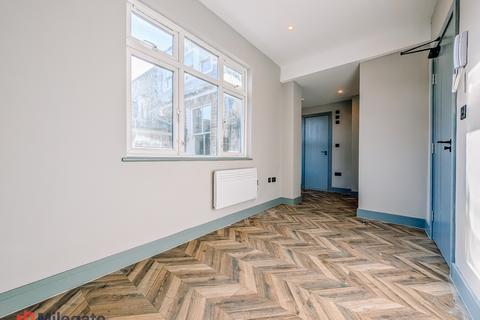 Studio to rent, Danesdale Road, London E9