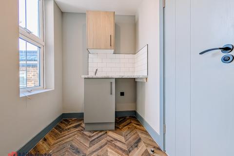 Studio to rent, Danesdale Road, London E9