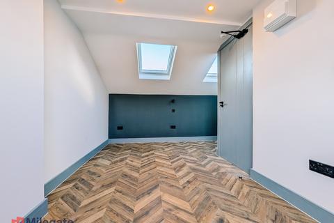 Studio to rent, Danesdale Road, London E9