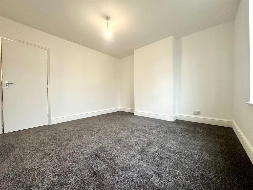 Middle bedroom two pic 1.jpeg
