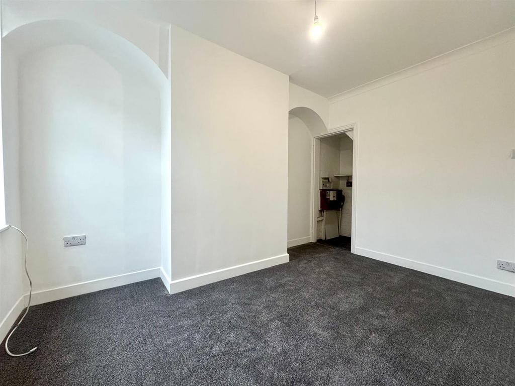 Middle ground floor room.jpeg
