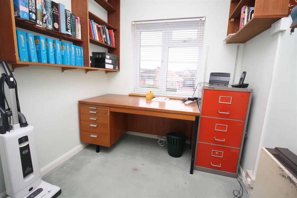 48 Shenley bedroom 3.JPG