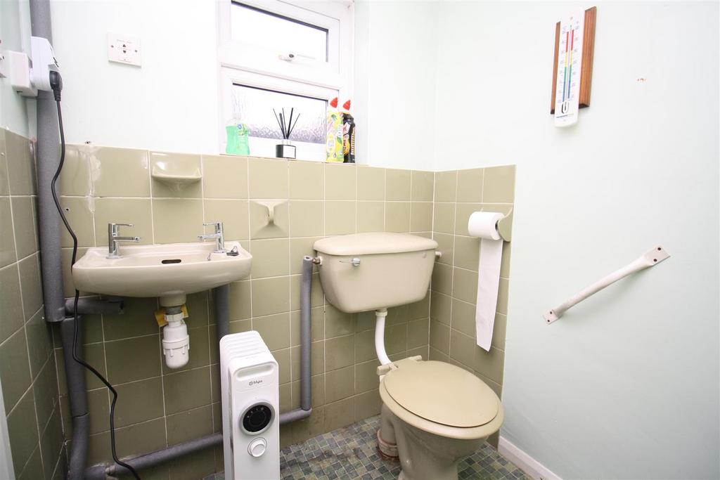 48 Shenley outside wc.JPG
