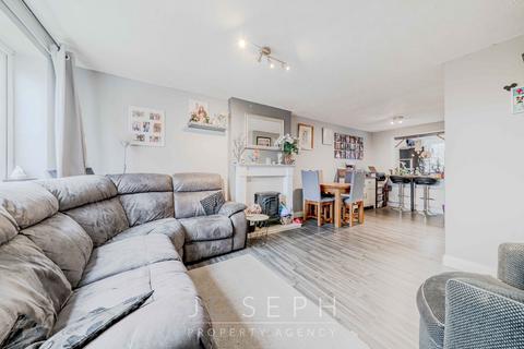 3 bedroom semi-detached house for sale, Swatchway Close, Ipswich, IP3