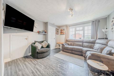 3 bedroom semi-detached house for sale, Swatchway Close, Ipswich, IP3