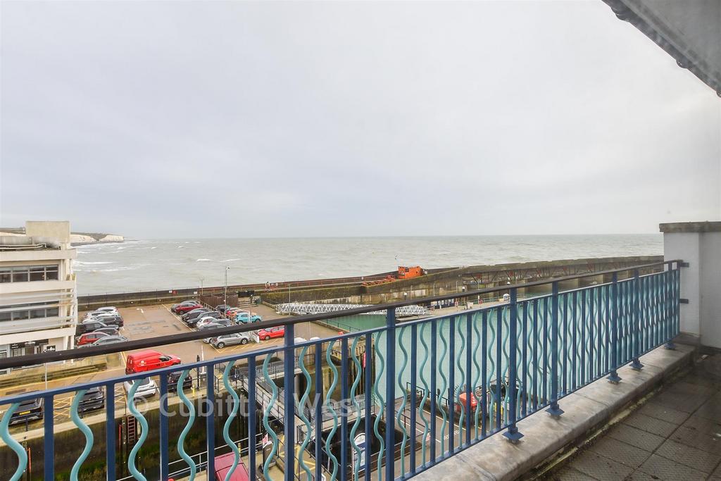 External Roof Terrace