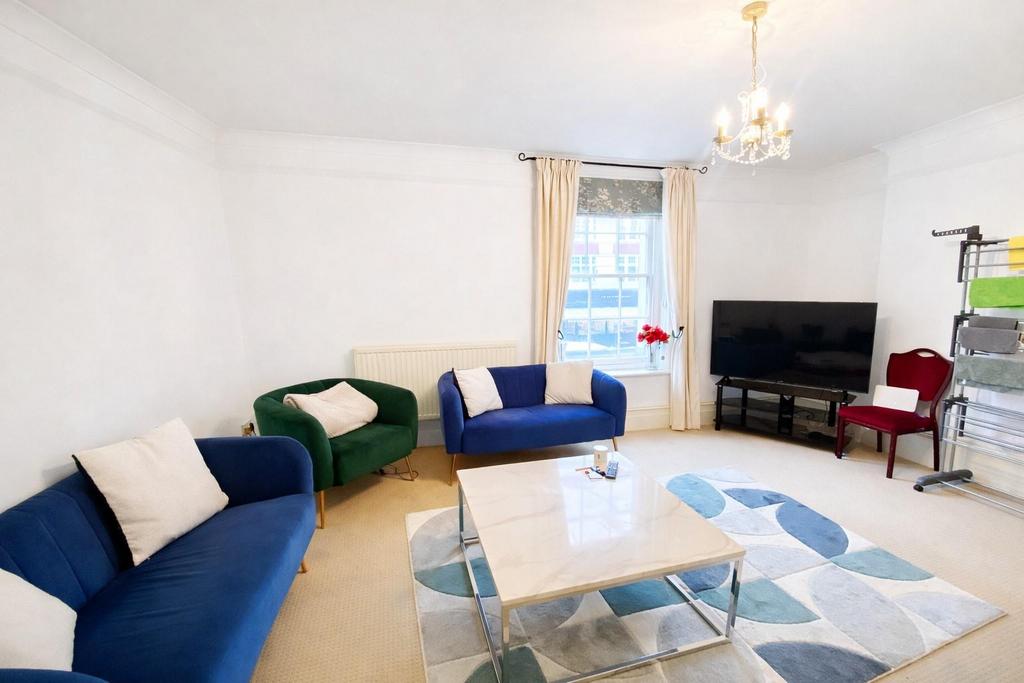 Lounge 26a.jpg