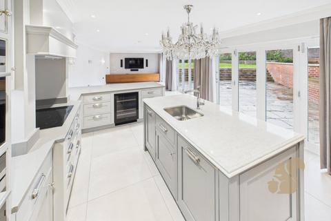 4 bedroom detached house for sale, Old Lodge Court, Chelmsford CM1