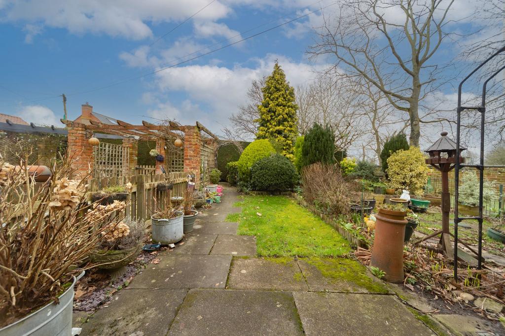 Garden, garage and parking