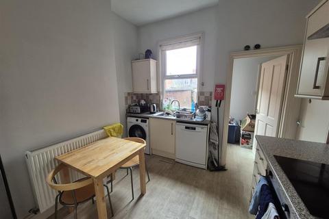 4 bedroom end of terrace house to rent, Minster Road, Coventry