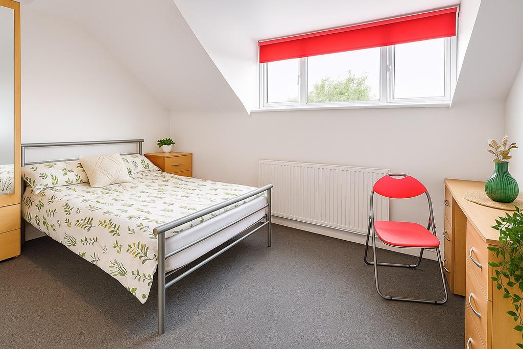 Bright, neatly presented double bedroom with a ...