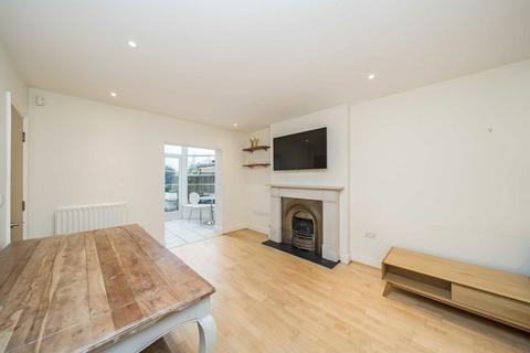 3 bedroom terraced house to rent, Sullivan Road, London SE11