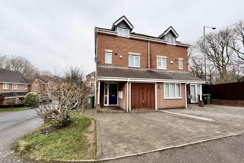 3 bedroom property to rent, Kenneth Vincent Close, Redditch