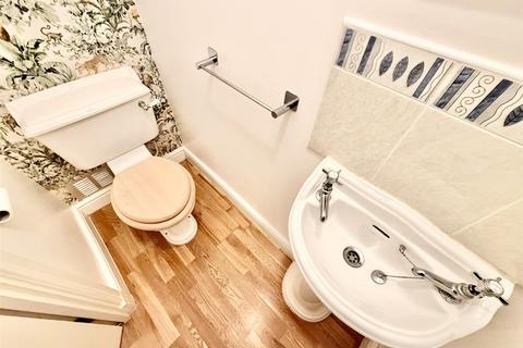 3 bedroom property to rent, Kenneth Vincent Close, Redditch