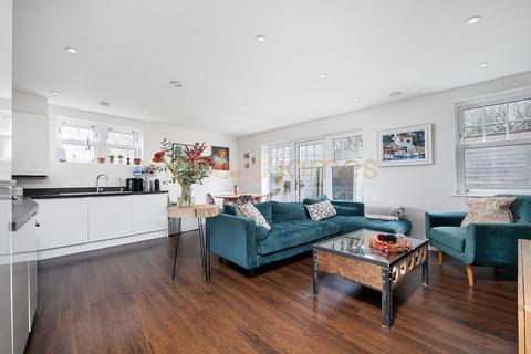 3 bedroom apartment for sale, Rosebery Place, Mill Hill, London