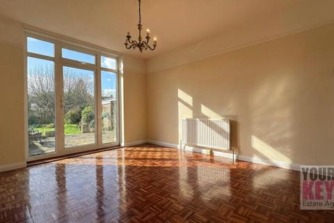 Surrenden Road, Folkestone, Kent CT19 4AQ