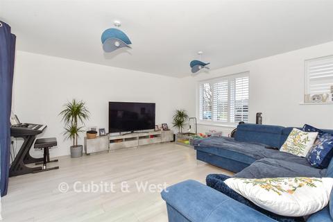 4 bedroom detached house for sale, Everett Gardens, Eastergate, Chichester, West Sussex
