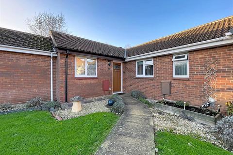 2 bedroom terraced bungalow for sale, Camelot Grove, Kenilworth