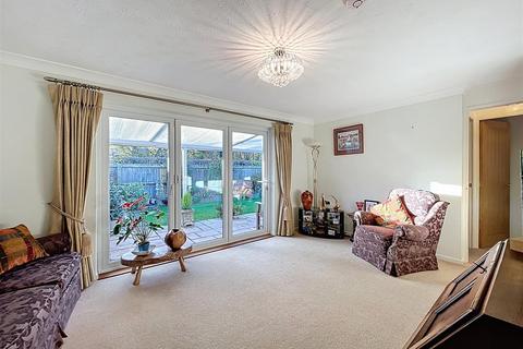 2 bedroom terraced bungalow for sale, Camelot Grove, Kenilworth