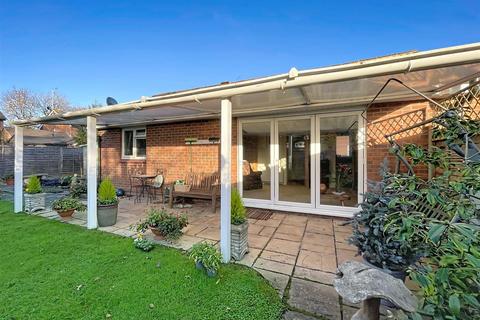 2 bedroom terraced bungalow for sale, Camelot Grove, Kenilworth