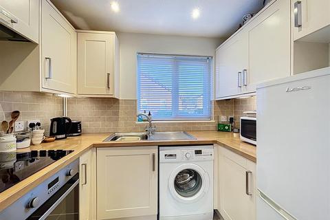 2 bedroom terraced bungalow for sale, Camelot Grove, Kenilworth