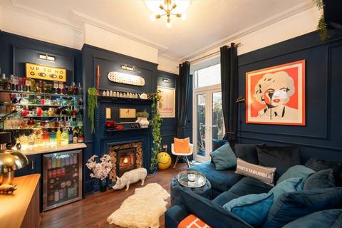 3 bedroom terraced house for sale, Gillingham Road, London NW2
