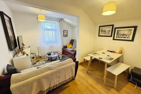 2 bedroom flat for sale, Circular Road, West Didsbury, Manchester, M20